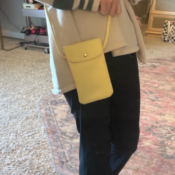 Elegant Cream Leather Crossbody Bag - Picture 3 of 3